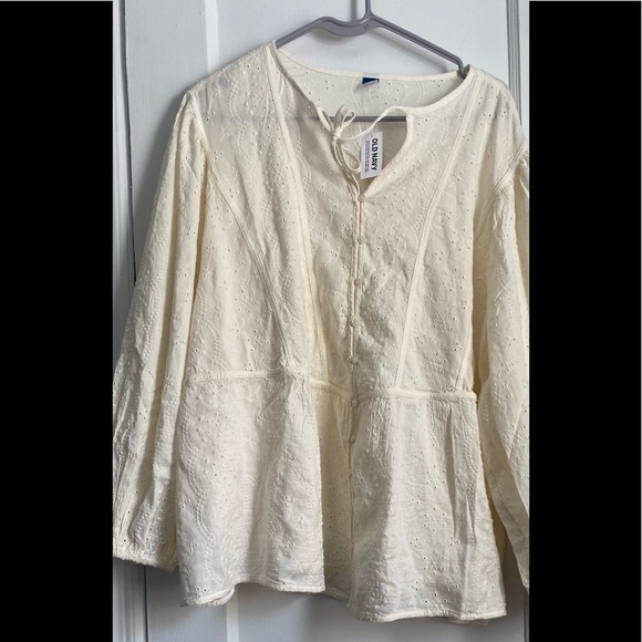 NWT -  Old Navy Oversized Blouse with Embroidery Details- Size: 3X - Picture 1 of 16